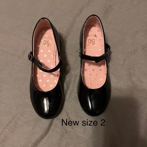 EUC Girls Black Patent Leather Mary Jane shoes